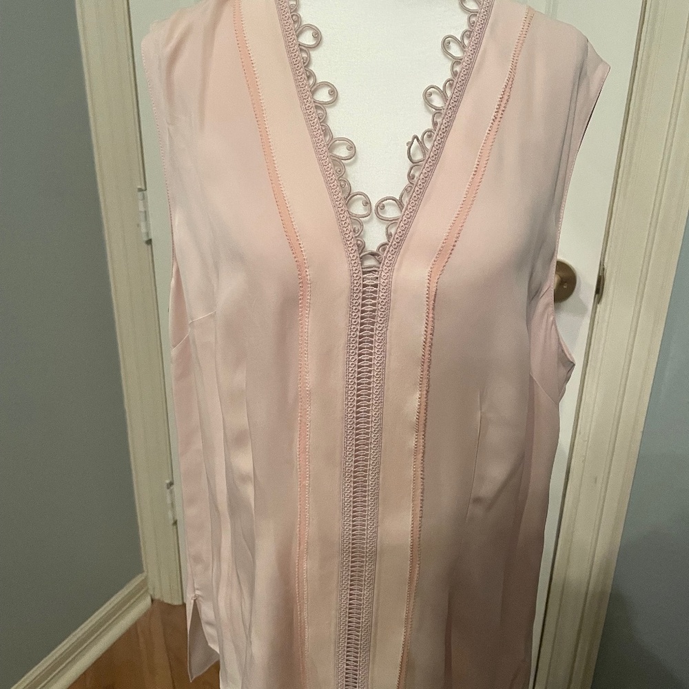 Elie Tahari. Embroidered detail, sleeveless pink blouse. XL. NWOT- never worn.